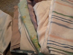lot 1536 image: Twin sheets, pillow cases