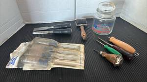 lot 4207 image: Sentry Wood Carving Chisel Set with Tools and more