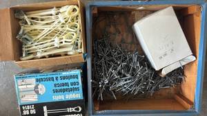lot 4215 image: Toggler Toggle Bolt Anchors, Fasteners and Nails