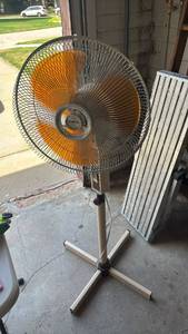 lot 4246 image: Galaxy Pedestal Fan 3-Speed Oscillating