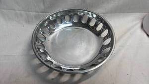 lot 68 image: Mexican Pewter 8.5 Bread BasketCandy Dish