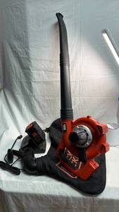 lot 72 image: BLACKDECKER Cordless Leaf Blower with 40V Battery and Charger