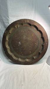 lot 75 image: Decorative Metal Wall Art with Inlaid Design and Scalloped Rim