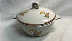 lot 101 image: Covered Casserole Dish with Floral Decoration USA