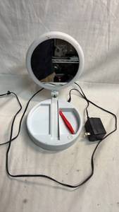 lot 127 image: Floxite Dual-Sided Lighted Makeup Mirror