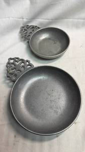 lot 132 image: Vintage Wilton Armetale Porringer Bowls - Lot of 2