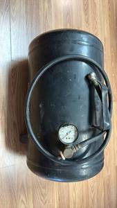 lot 153 image: Pressure Tank with Gauge 0-160 PSIG Maximum Pressure
