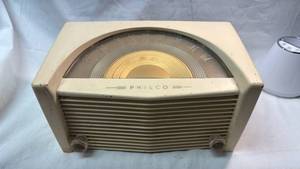 lot 189 image: Philco Table Radio AMFM Receiver