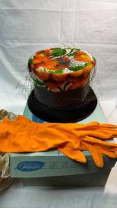 lot 206 image: Vintage Pillbox Hat w Matching Gloves