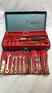 lot 210 image: Lot of Tools -  Ratchet Driver Tool & Wrenches