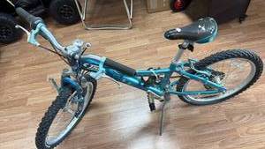 lot 233 image: Huffy Bicycle 20 Inch Kids Bike Blue