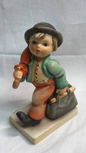 lot 16 image: Merry Wanderer Figurine