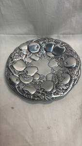 lot 17 image: S. Kirk & Son Repousse Apple Motif Dish, Approximately 8 inches