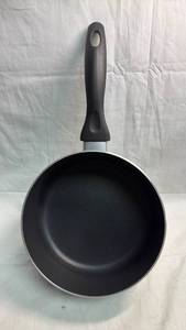 lot 18 image: Non-Stick Sauce Pan 8 Inch