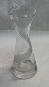 lot 21 image: Clear Glass Vase with Spiral Etched Design