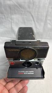 lot 23 image: Polaroid SX-70 Time-Zero AutoFocus Land Camera
