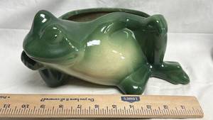 lot 36 image: Green Frog-Shaped Ceramic Planter