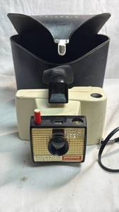 lot 60 image: Polaroid Swinger Model 20 Land Camera with Case