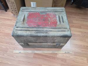 lot 258 image: Large military footlocker