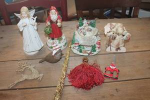 lot 1890 image: Christmas Musical Figurines and More
