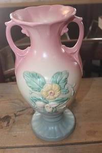 lot 1892 image: Antique 13 Tall Hull Vase wchip
