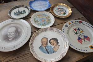 lot 1909 image: Vintage Dcor Plates