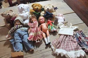 lot 1913 image: Vintage Dolls and More