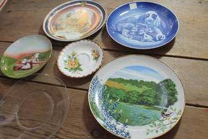 lot 1915 image: Vintage Dcor Plates