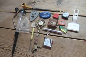 lot 1918 image: Contents of Junk Drawer