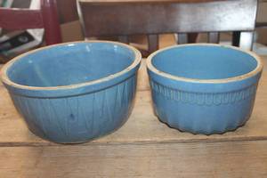 lot 1923 image: Vintage Blue Crock Nesting Bowls 6 x 7 12