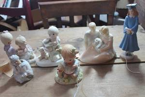 lot 1925 image: Vintage Precious Moments Figurines and More