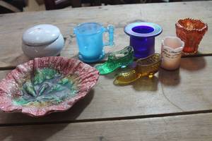 lot 1927 image: Vtg. Carnival Glass Top Hat and More