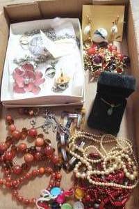 lot 1929 image: Flat of Misc. Jewelry