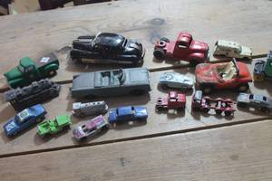 lot 1941 image: Vintage Toy Cars and More