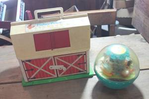 lot 1945 image: Vintage Fisher Price Barn and Chime Ball