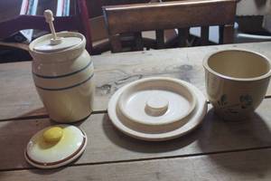 lot 1951 image: Vintage Pfaltzgraff Crock and More