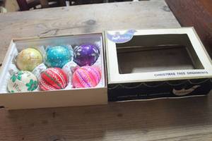 lot 1954 image: Vintage Lanissa A Shiny Brite Product Ornaments
