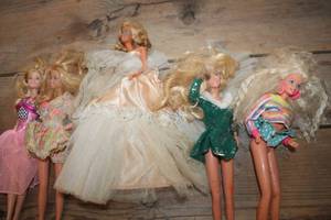 lot 1959 image: Vintage Barbie Dolls