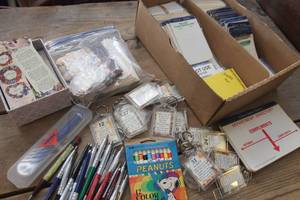 lot 1980 image: Vintage Pens, Keychaines and More
