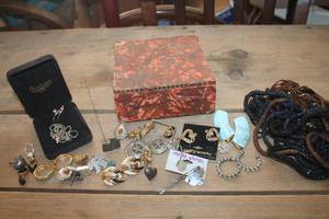 lot 1985 image: Jewelry, Hat Pin and Trinket Box