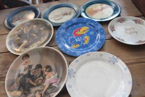 lot 2036 image: Vintage Dcor Plates & More