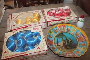 lot 2074 image: Vintage Shiny Brite Ornaments & More