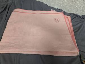 lot 844 image: Microfiber Hot Yoga Towel  - Retail $0