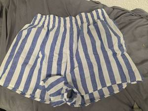 lot 847 image: Size Large Lounge Shorts  - Retail $0