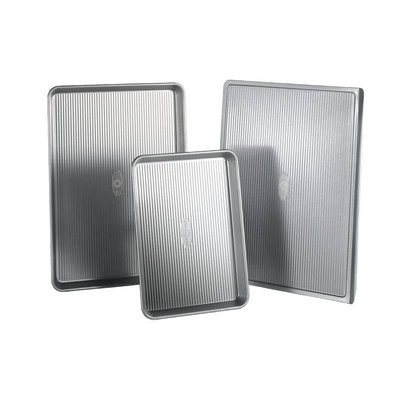lot 58670 image: USA Pan TWO-Piece Warp Resistant Non-Stick Aluminized Steel Bakeware Set (SMALL ONE IN PICTURE MISSING) - Retail $55