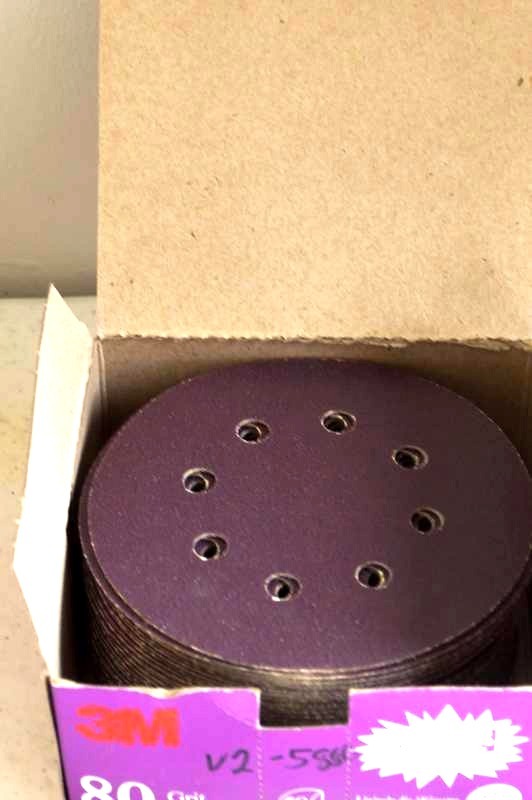 lot 2 image: Box of Heavy Duty Hookit Disc  80 Grit