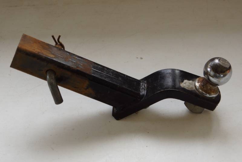 lot 26 image: Raised Receiver Hitch 2 Ball and Pin