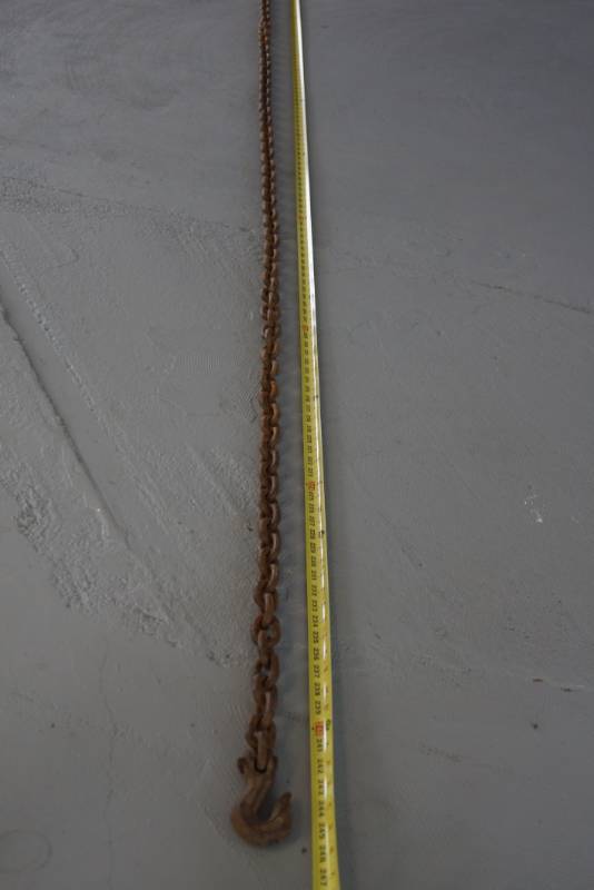 lot 28 image: 20 Chain With Hooks