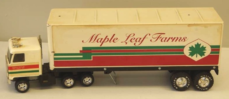 lot 74 image: ERTL  Diesel Truck and Trailer 18 Wheeler   Maple Leaf Farms
