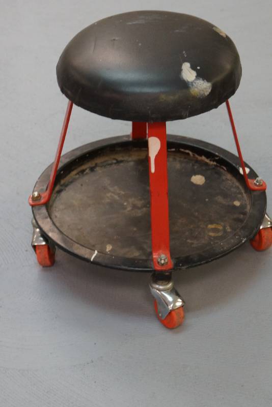 lot 47 image: Rolling Shop Stool- LOW RIDER